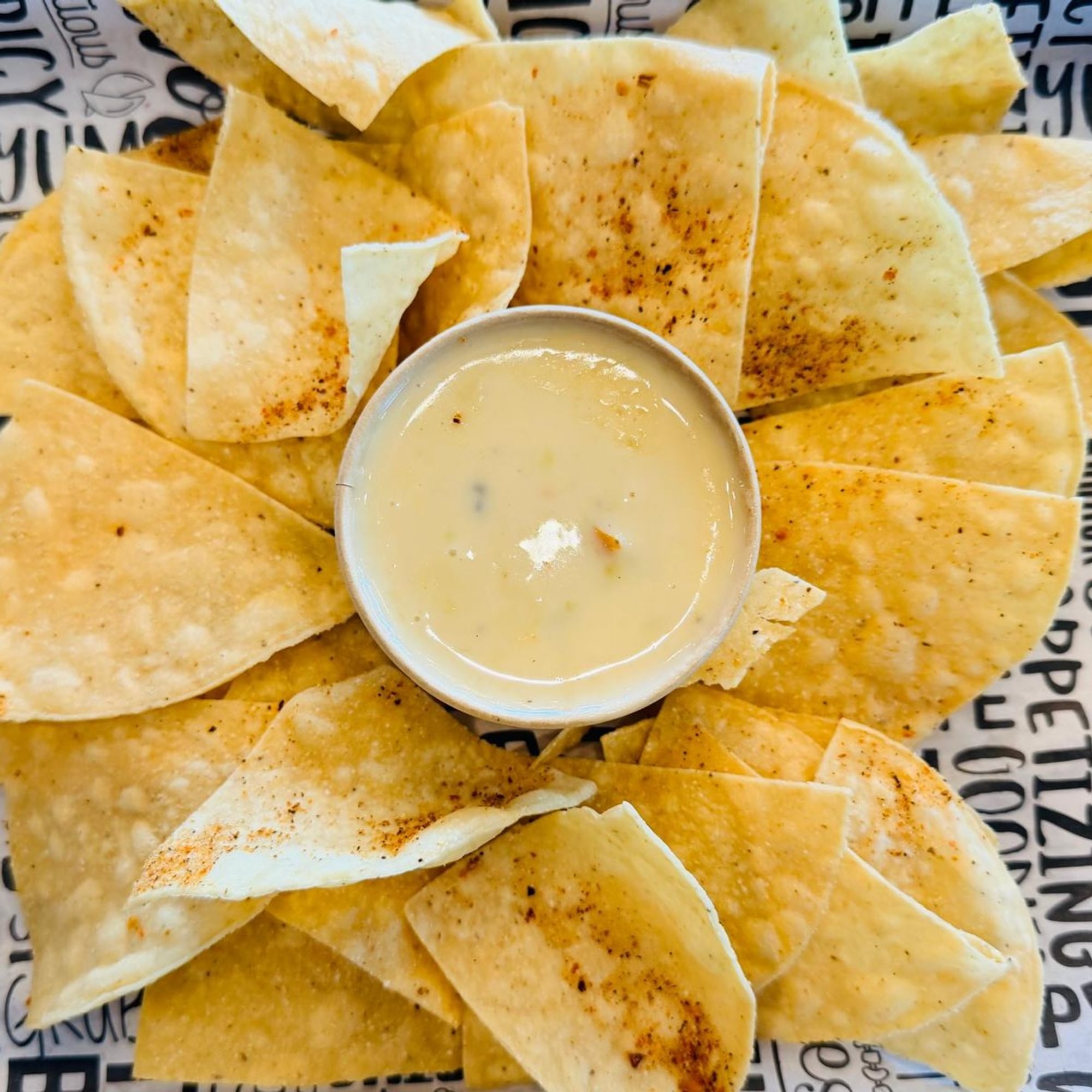 Queso Blanco & Chips (Personal)