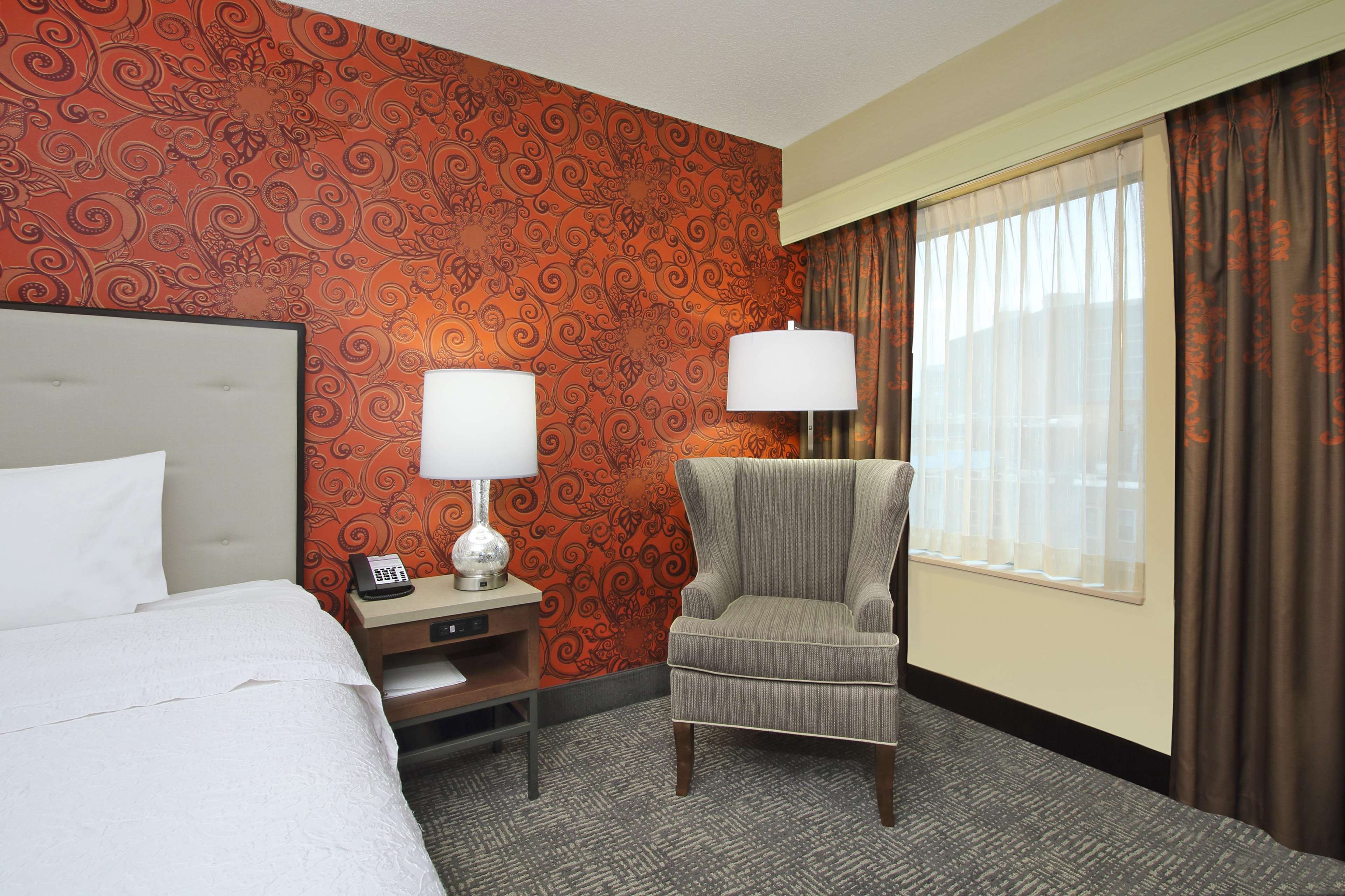 Hampton Inn & Suites Columbus-Downtown Photo