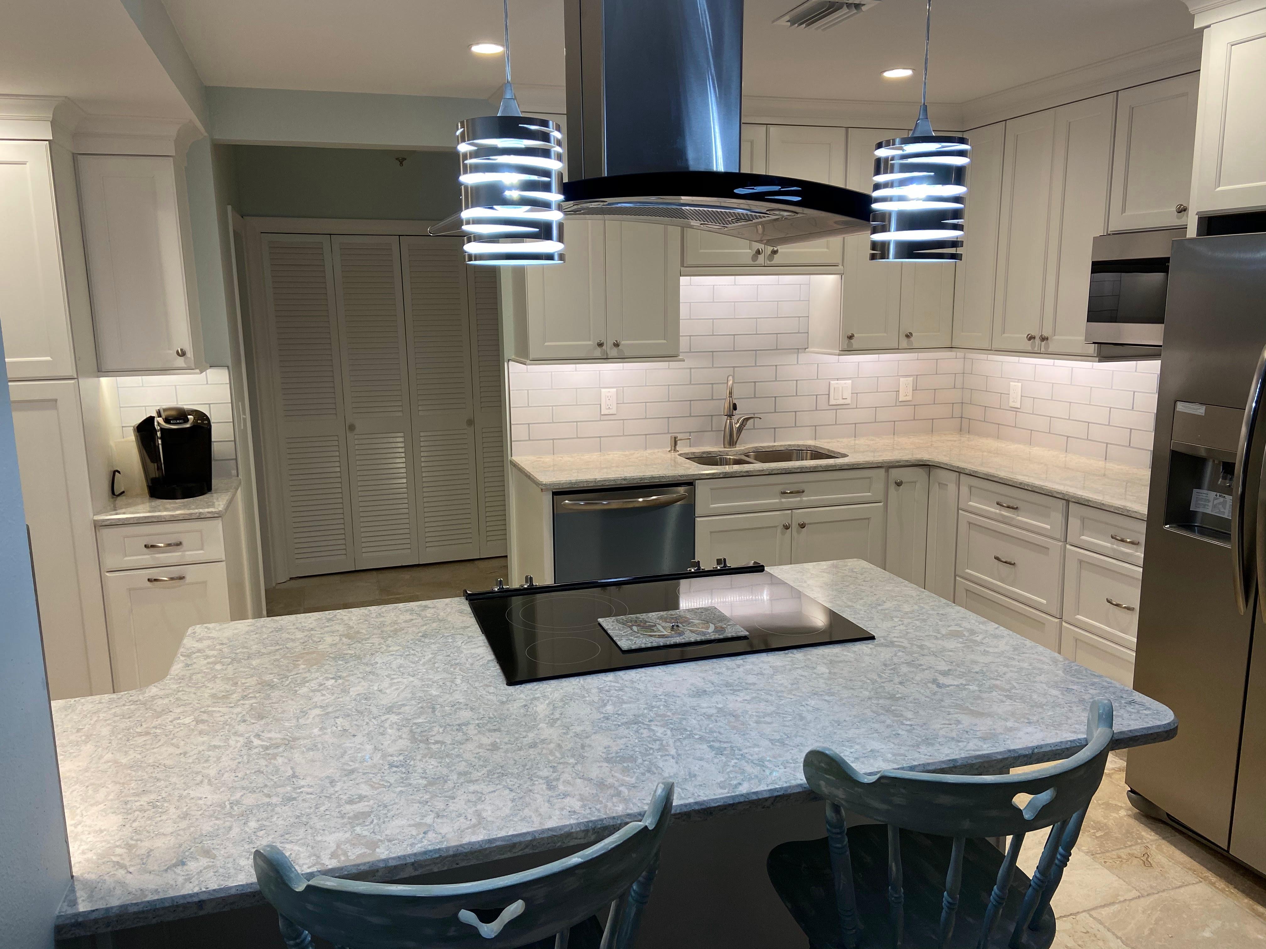 Island Kitchens & Baths Inc Image