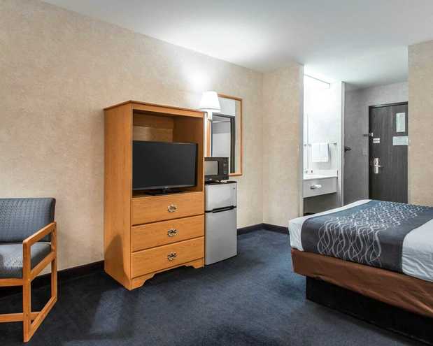 Images Econo Lodge Inn & Suites Lake Of The Ozarks