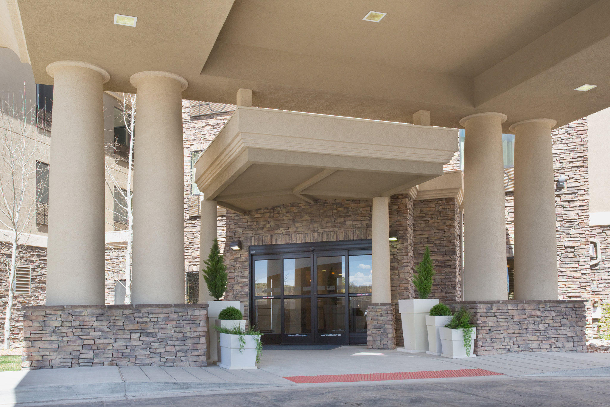 Holiday Inn Express & Suites Los Alamos Entrada Park Photo