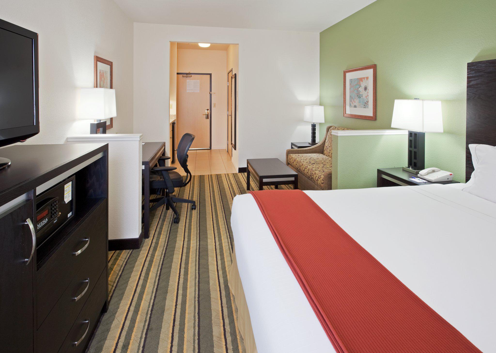 Holiday Inn Express & Suites Berkeley Photo