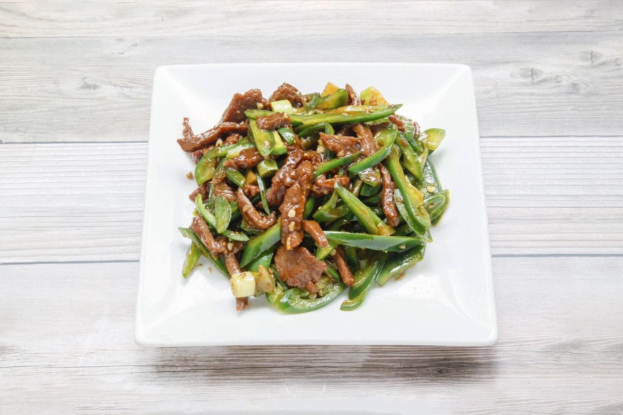 Spicy shredded beef with jalapeño peppers (lunch) / 辣牛肉丝（午）