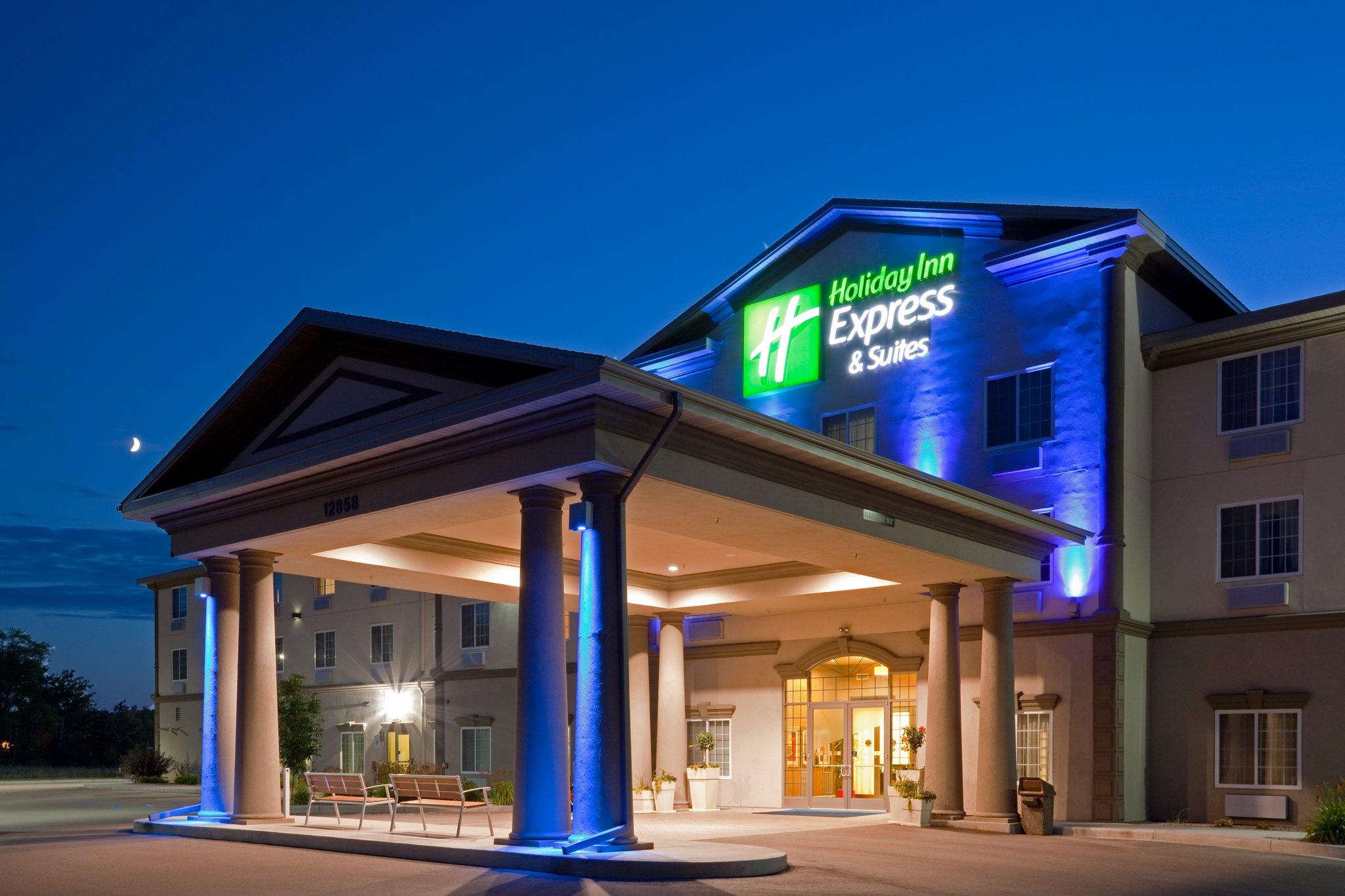 Holiday Inn Express & Suites Eau Claire North by IHG Image