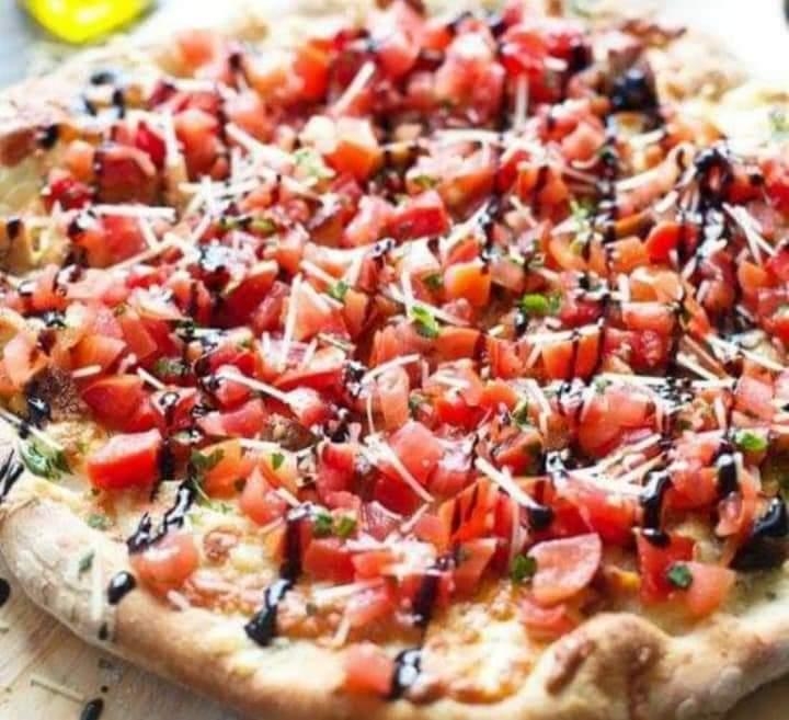 10" BRUSCHETTA CHICKEN PIZZA