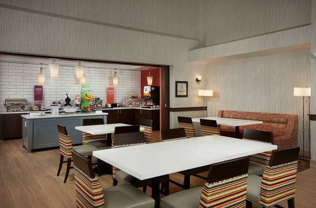 Images Hampton Inn & Suites Phoenix/Scottsdale on Shea Boulevard
