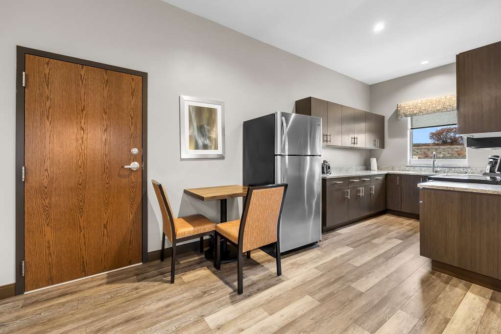 Best Western Sawtooth Inn & Suites Image