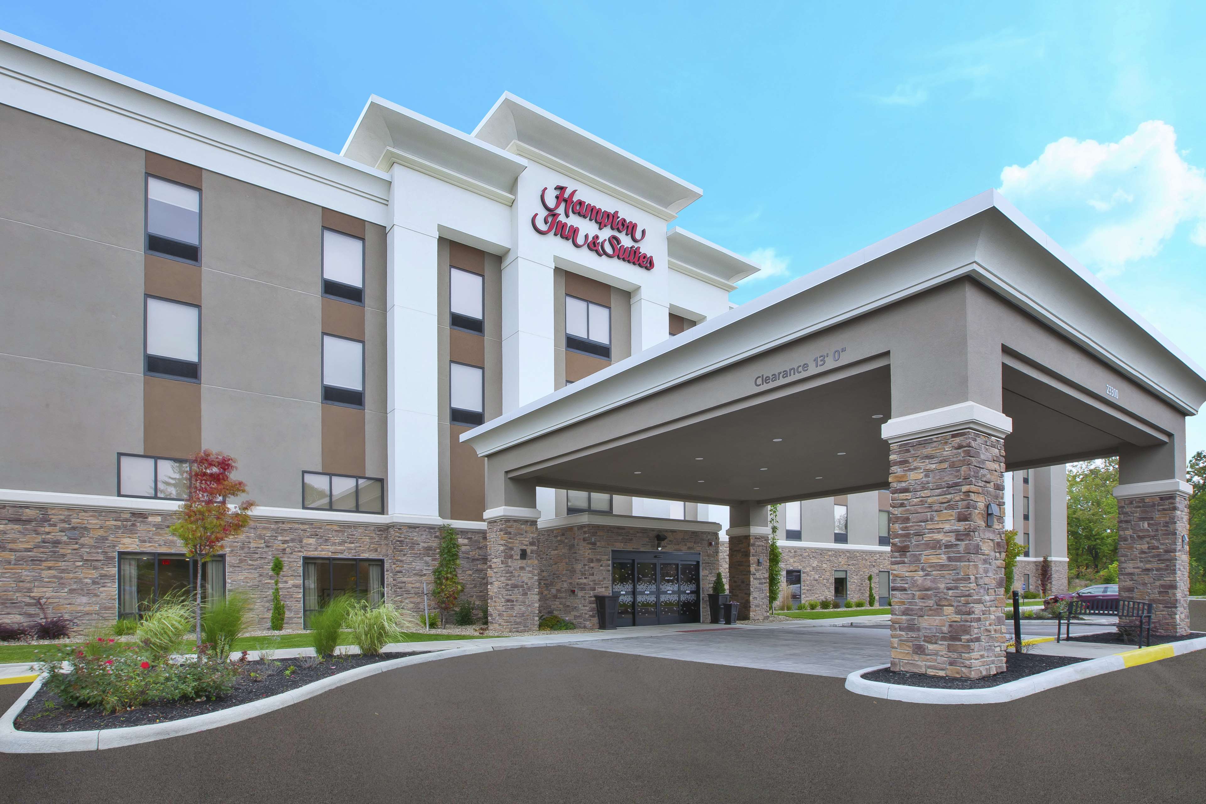 Hampton Inn & Suites Oakwood Village-Cleveland Photo