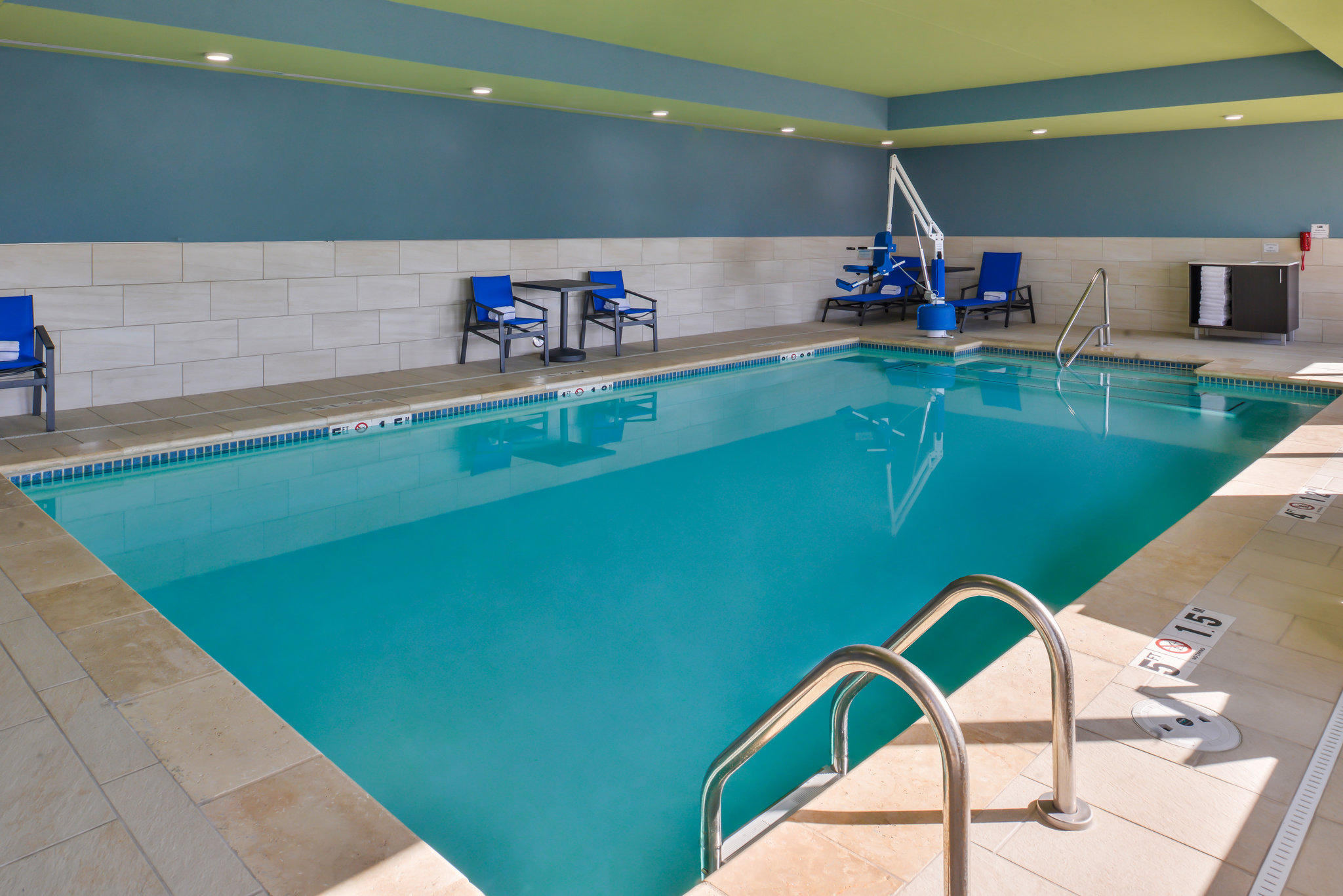 Holiday Inn Express & Suites Lee's Summit - Kansas City Photo