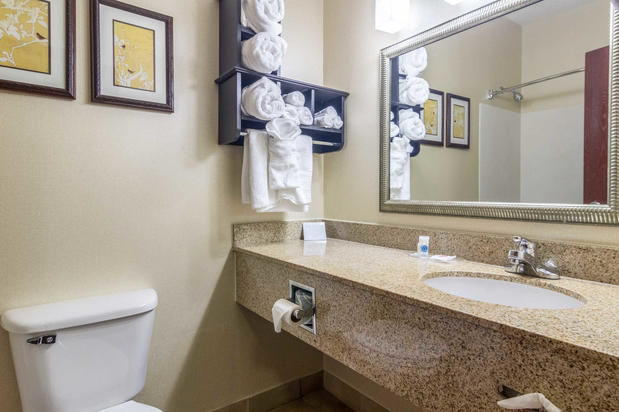 Images Comfort Suites