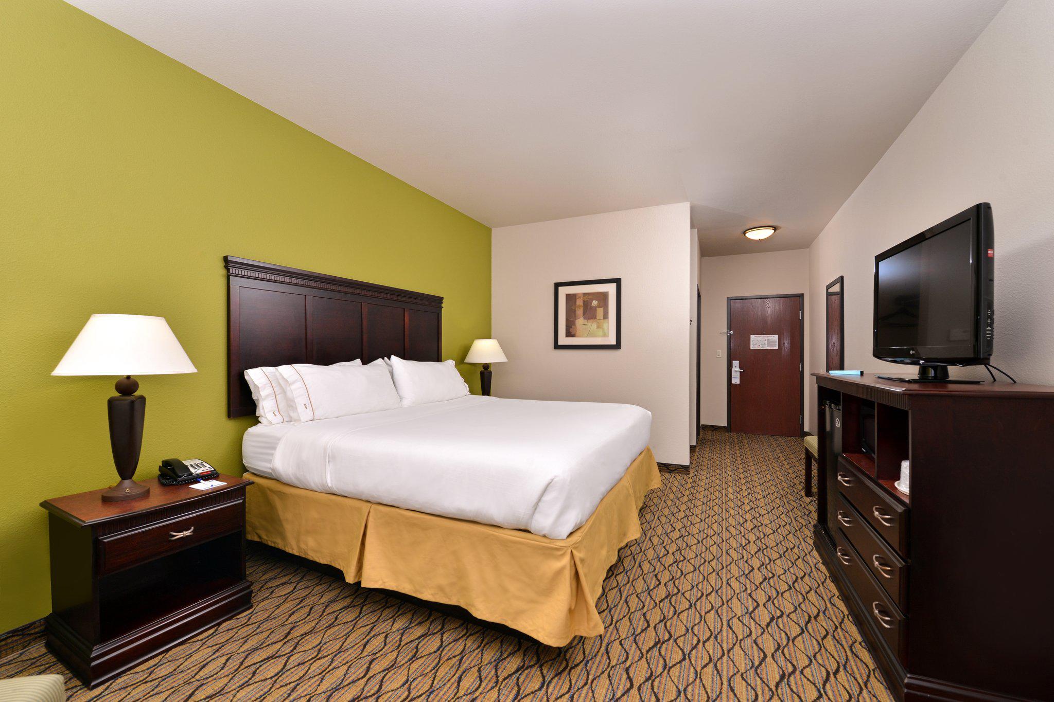 Holiday Inn Express & Suites Sherman Hwy 75 Photo