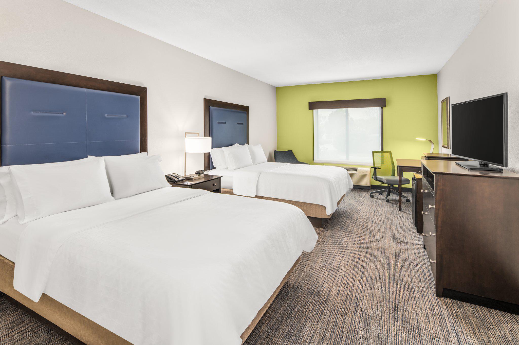 Holiday Inn Express & Suites Wilmington-Newark Photo