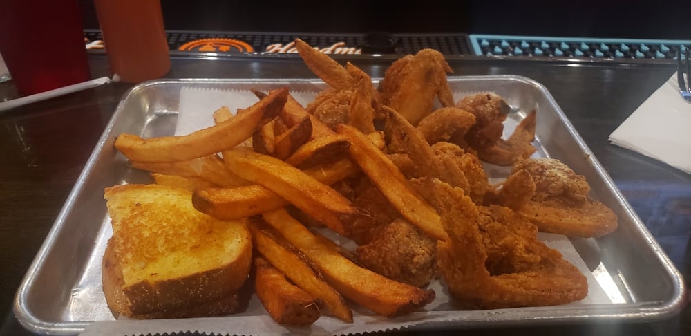 CHICKEN WINGS DINNER