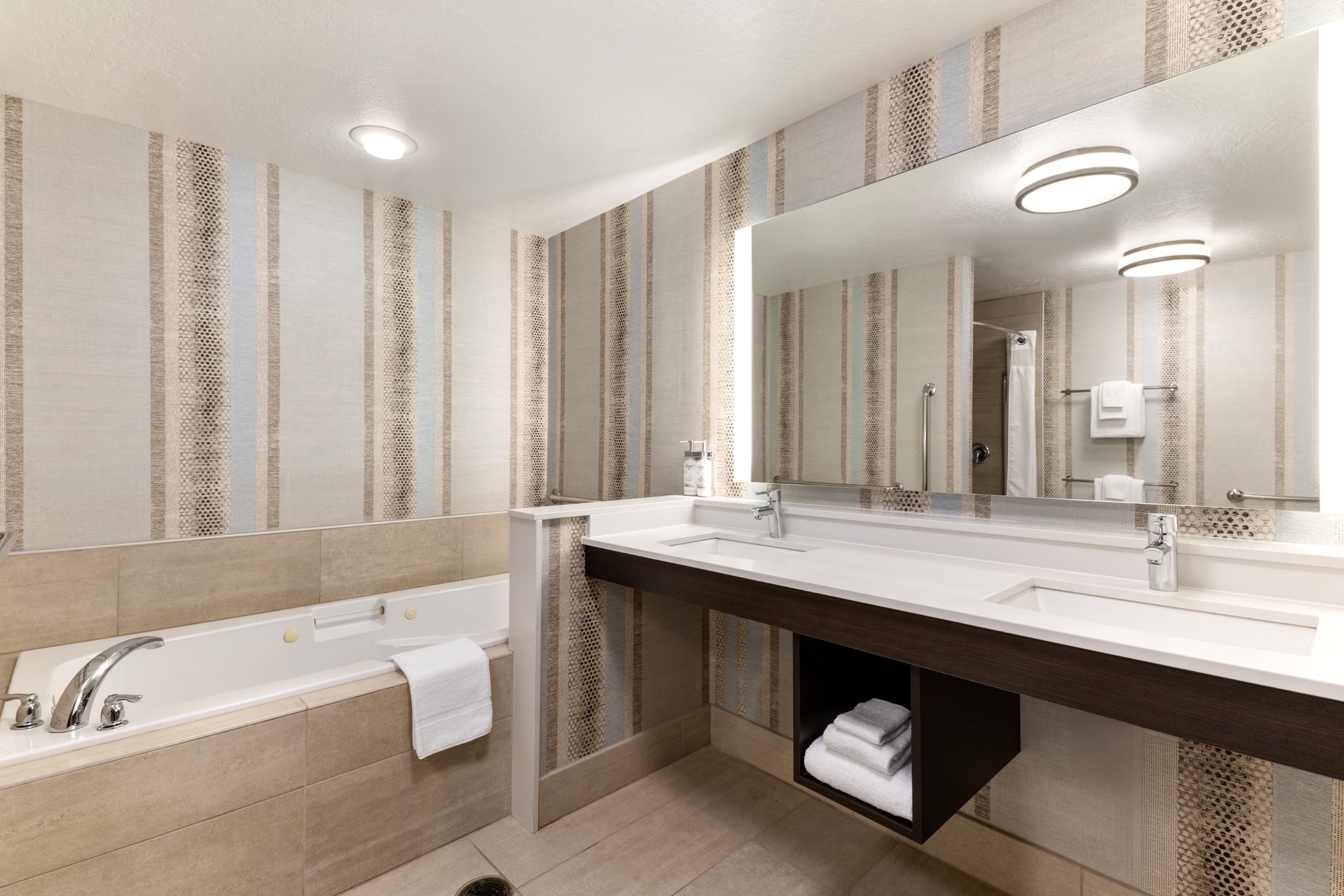 Holiday Inn Express & Suites Eugene Downtown - University by IHG Image