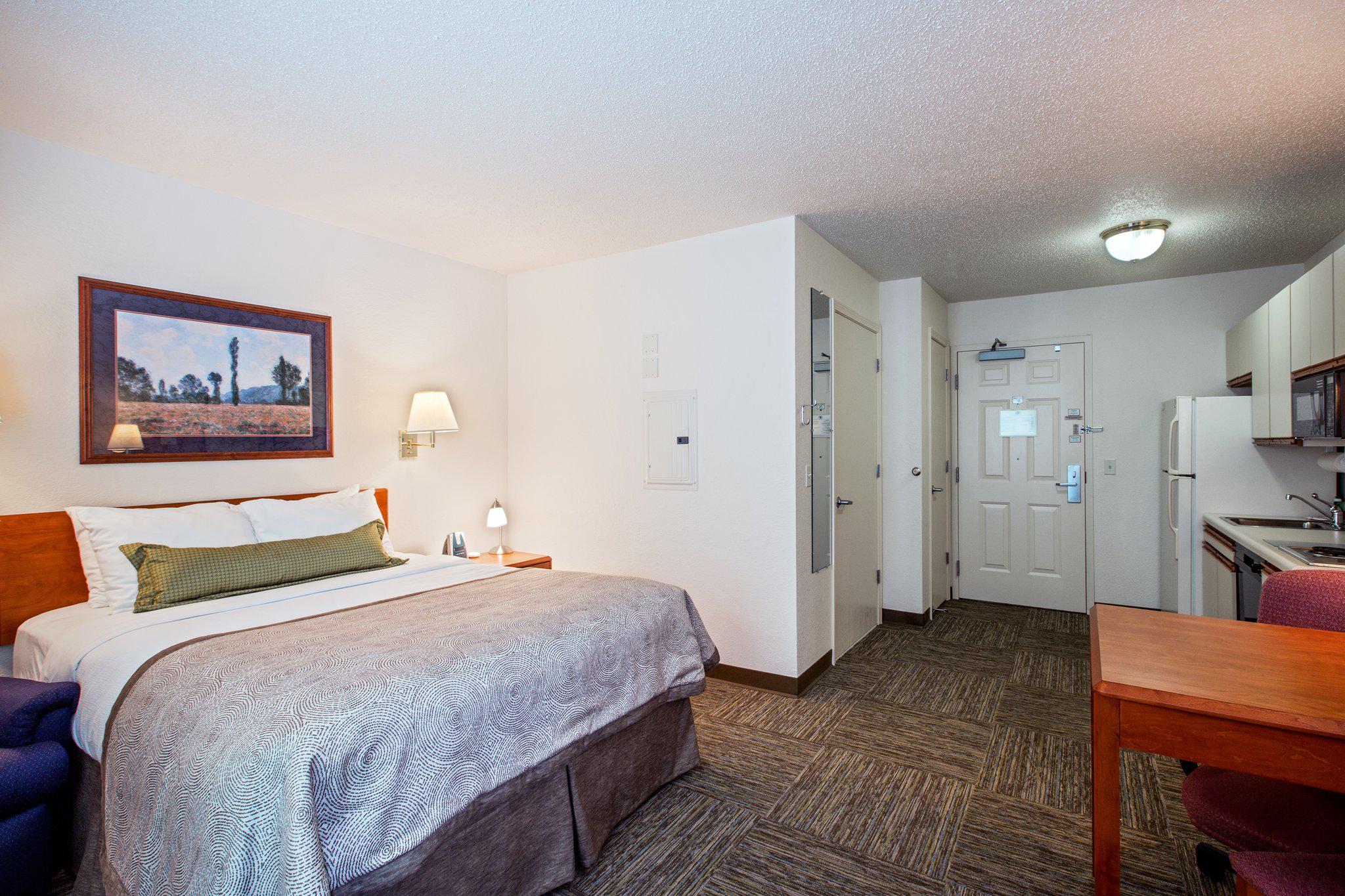 Candlewood Suites Appleton Photo