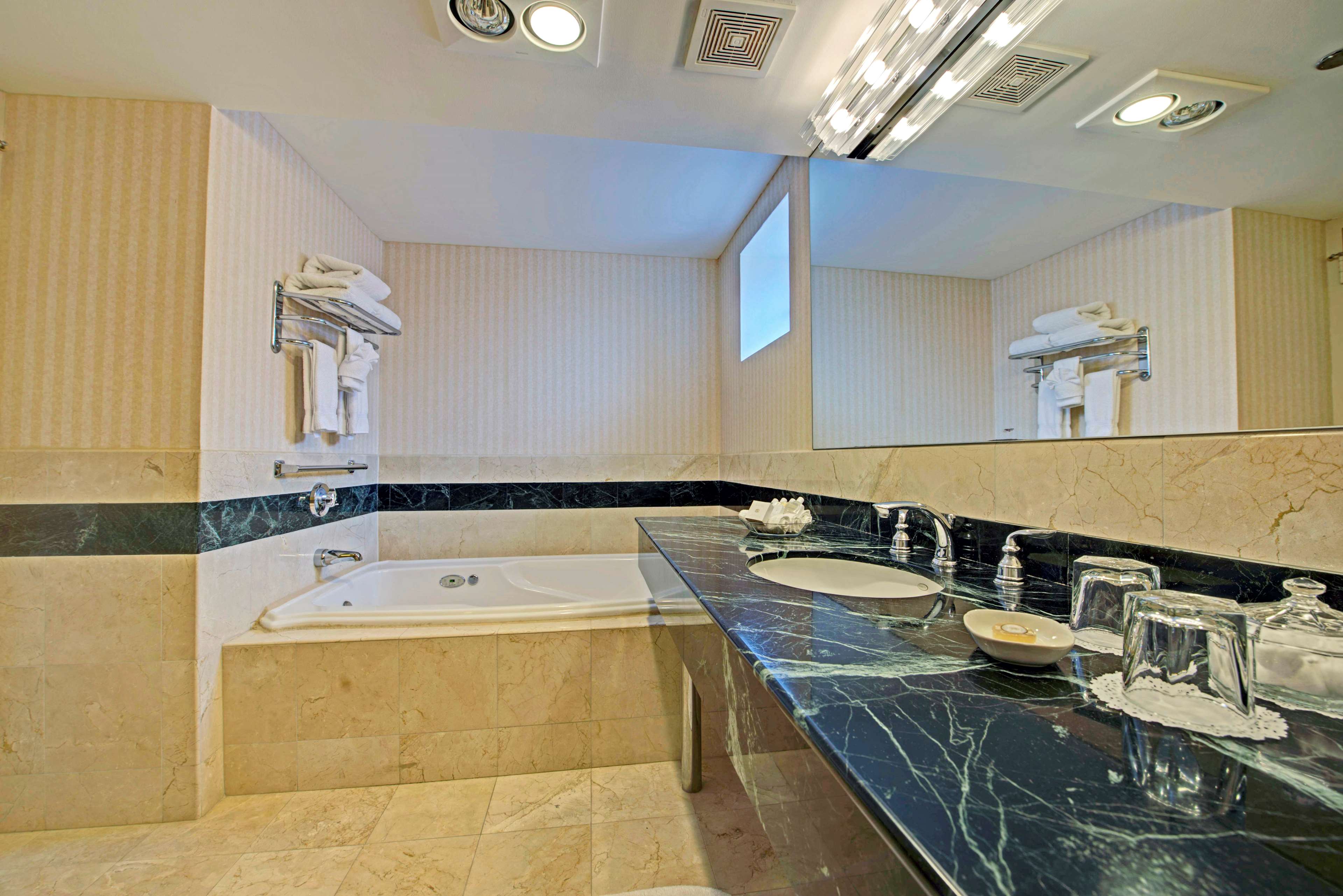 Inn at Great Neck, BW Premier Collection Photo