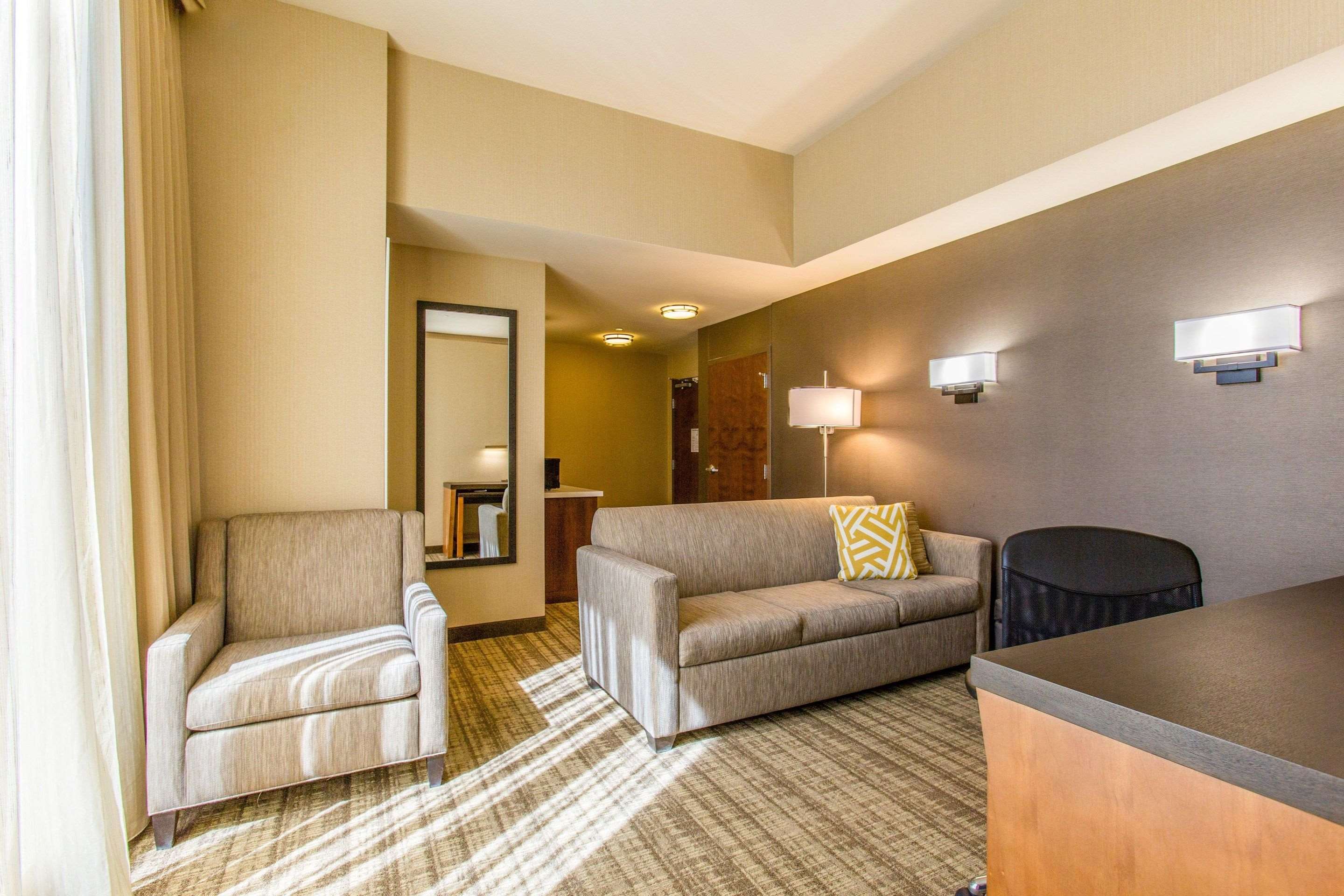 Cambria Hotel Plano Frisco Photo