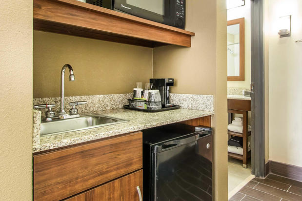 Images Comfort Suites