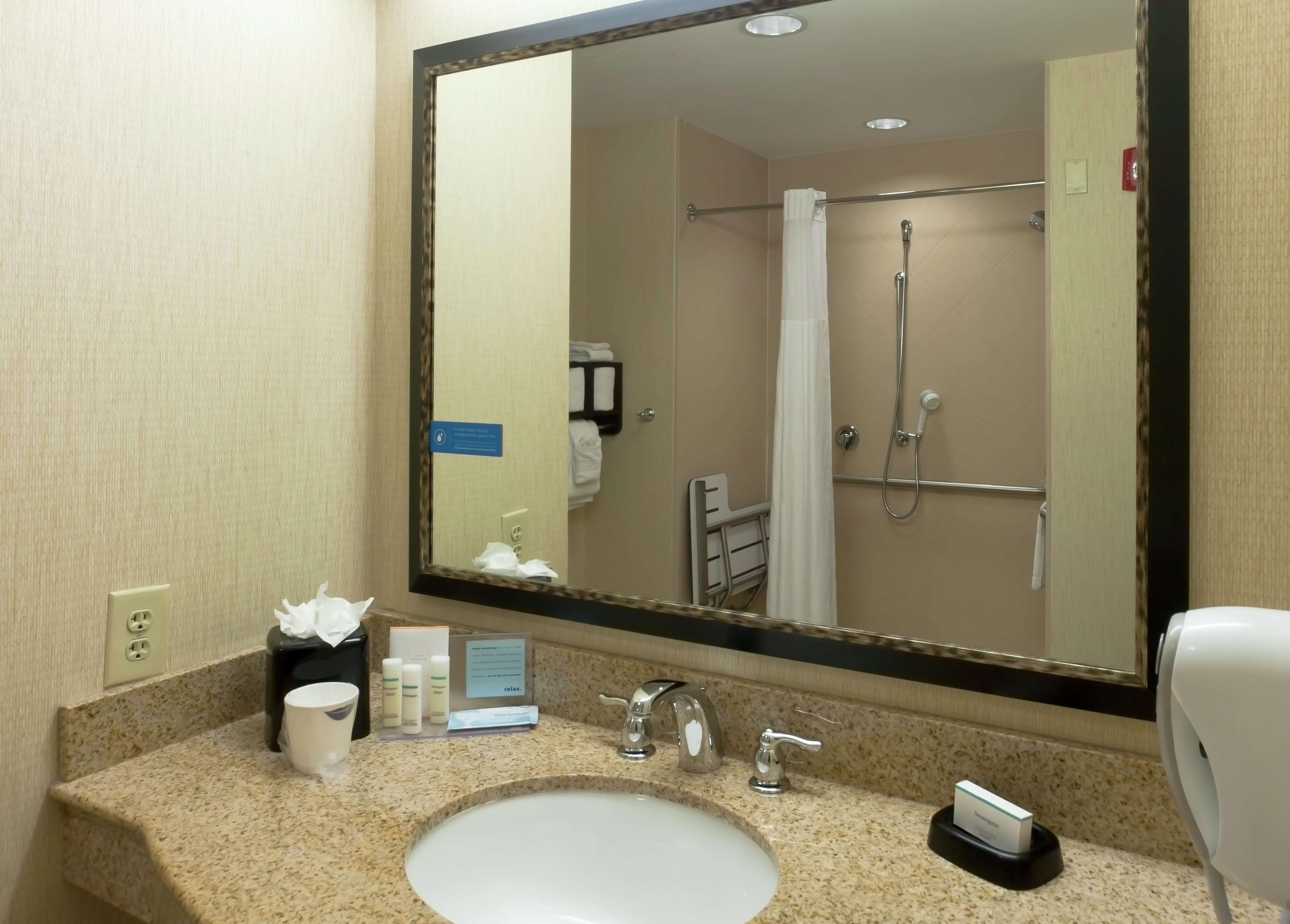 Hampton Inn North Brunswick/New Brunswick Photo