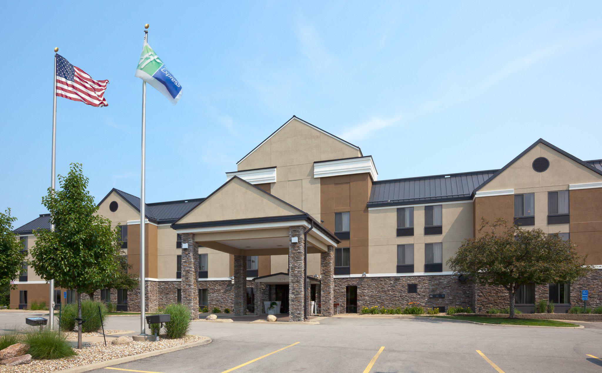 Holiday Inn Express Cedar Rapids (Collins Rd) Photo