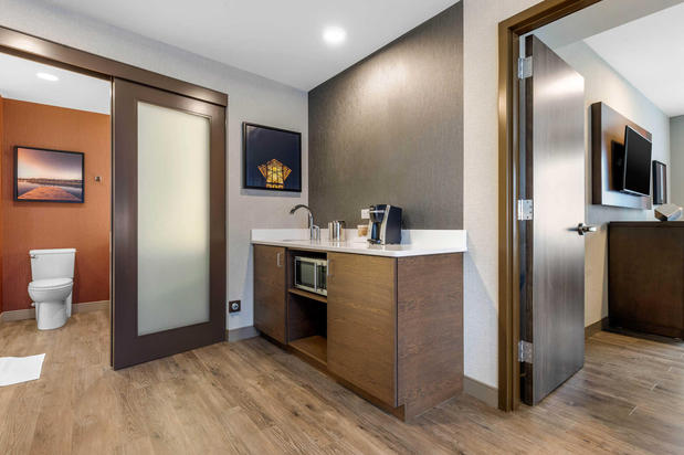 Images Cambria Hotel Omaha Downtown
