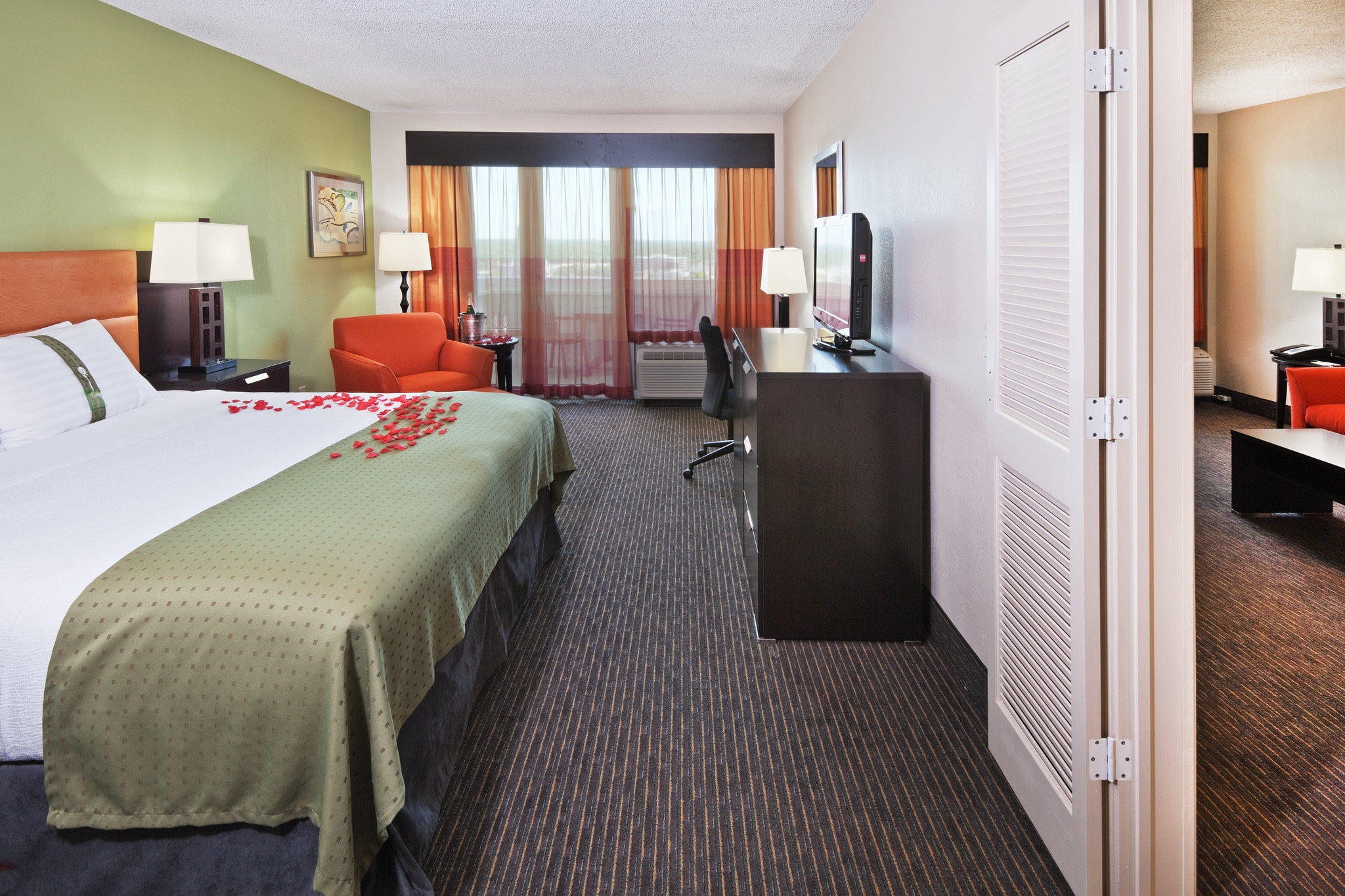 Holiday Inn Tulsa City Center Photo