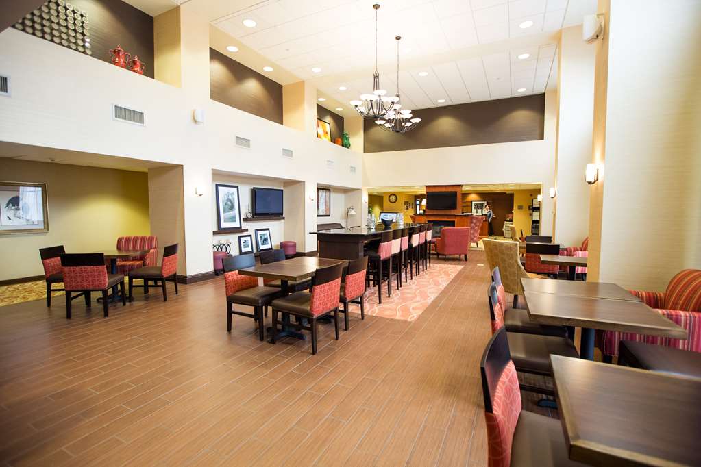 Hampton Inn & Suites Blairsville Image