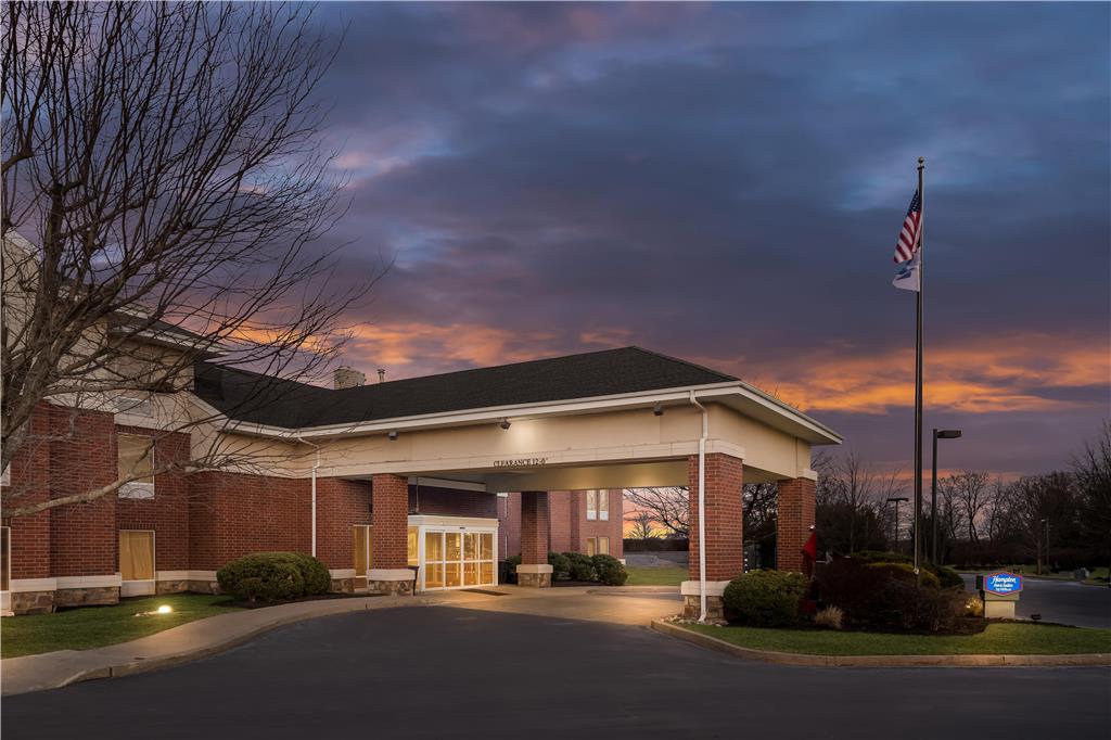 Hampton Inn & Suites Newtown Image