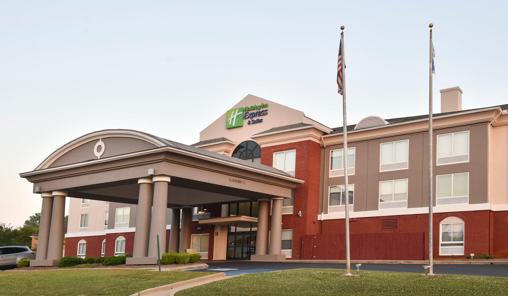 Holiday Inn Express & Suites Selma Photo