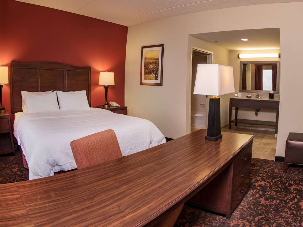 Hampton Inn & Suites Woodstock, VA Image