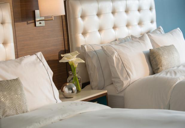 Images Renaissance Meadowlands Hotel