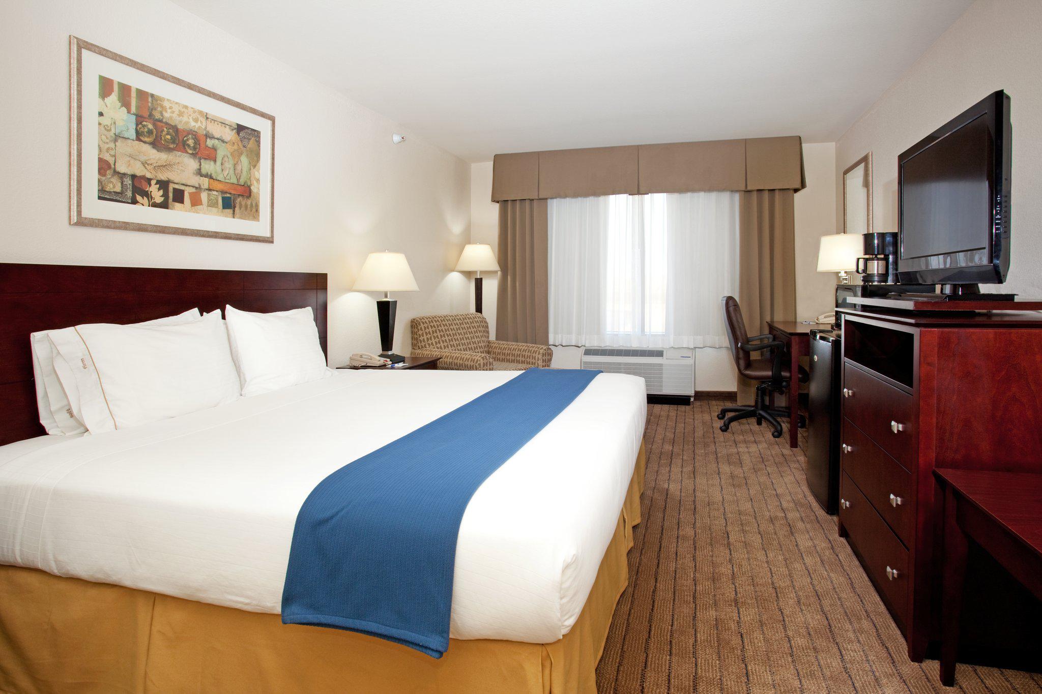 Holiday Inn Express & Suites Buffalo Photo