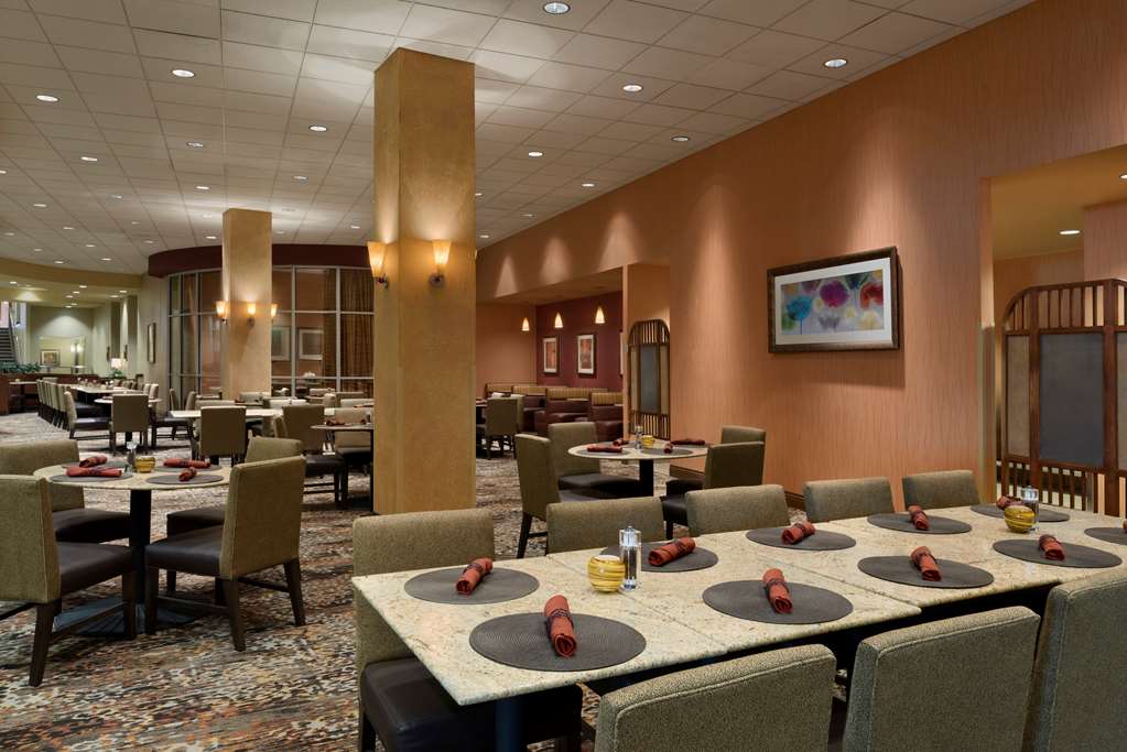 Embassy Suites by Hilton Omaha La Vista Hotel & Conference Center Image