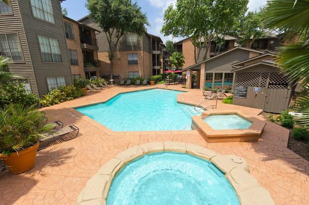 Images Champions Woods Apartments