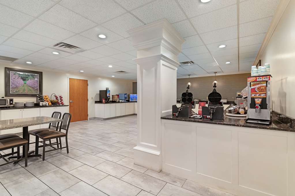 Best Western Plus Plattsburgh Image