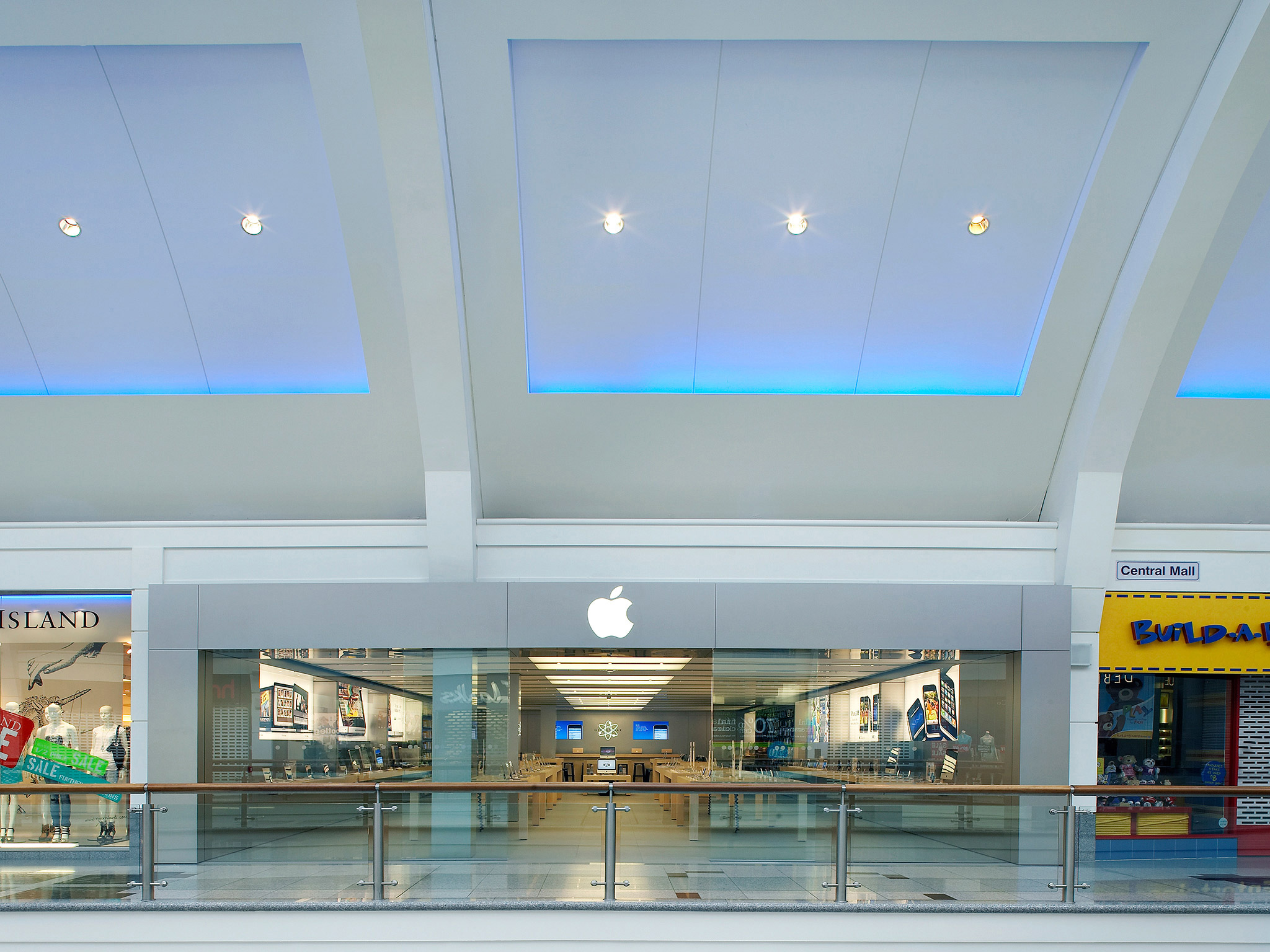 Images Apple Churchill Square