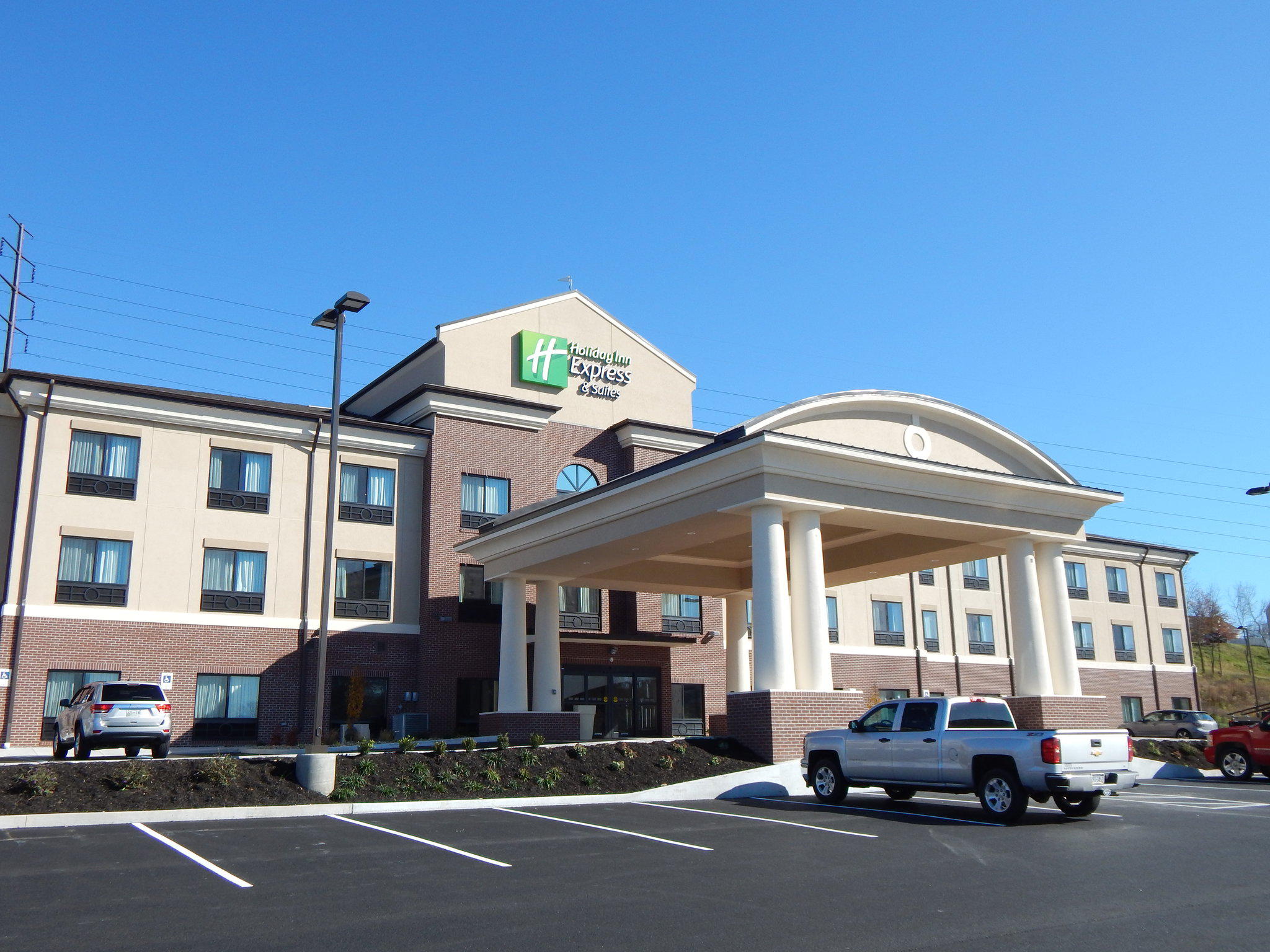 Holiday Inn Express & Suites Washington - Meadow Lands Photo