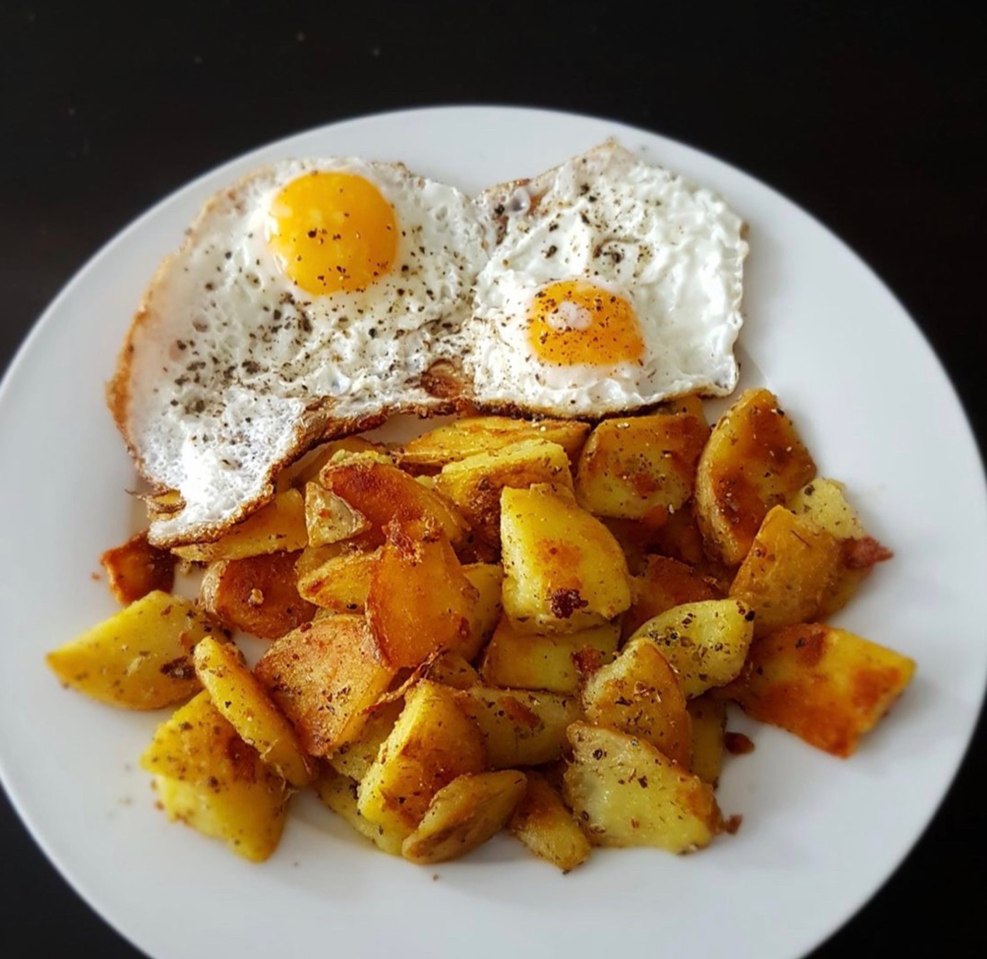 2 Eggs with Home Fries Platter