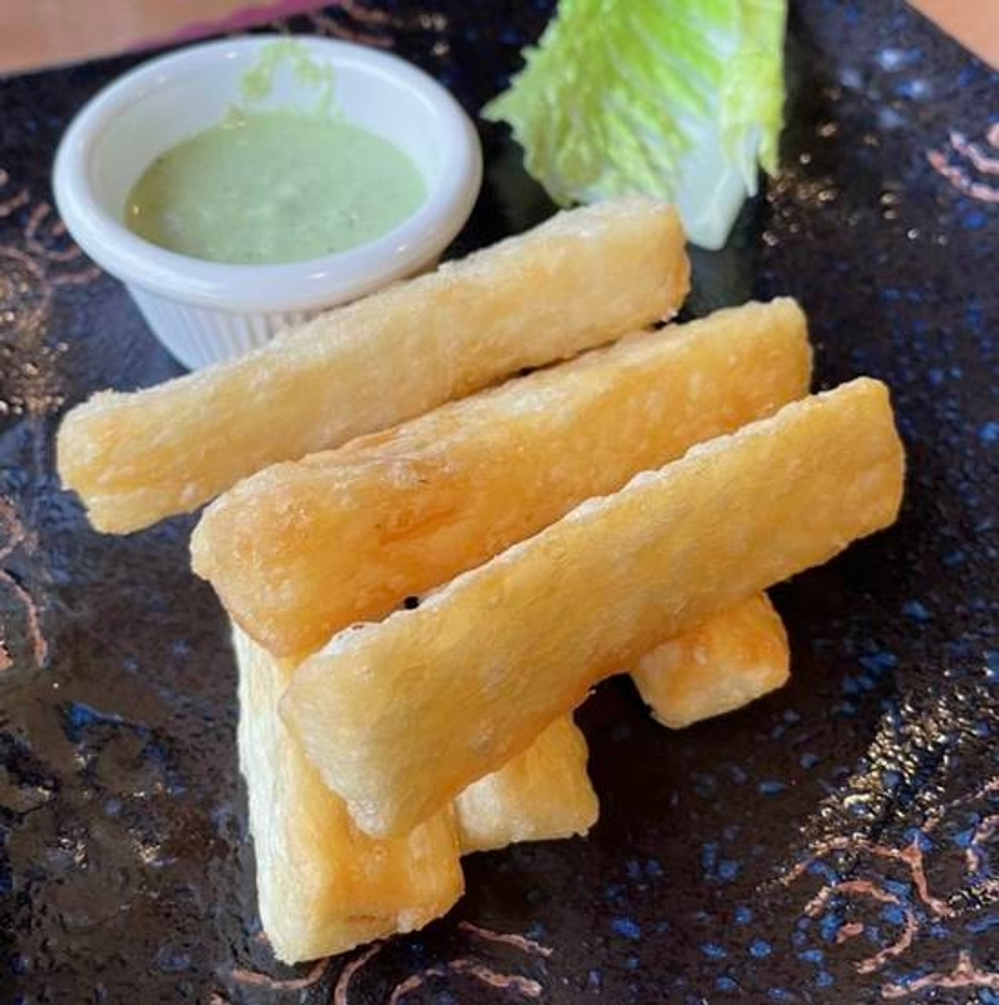 Yuca Frita Con Salsa Picante
