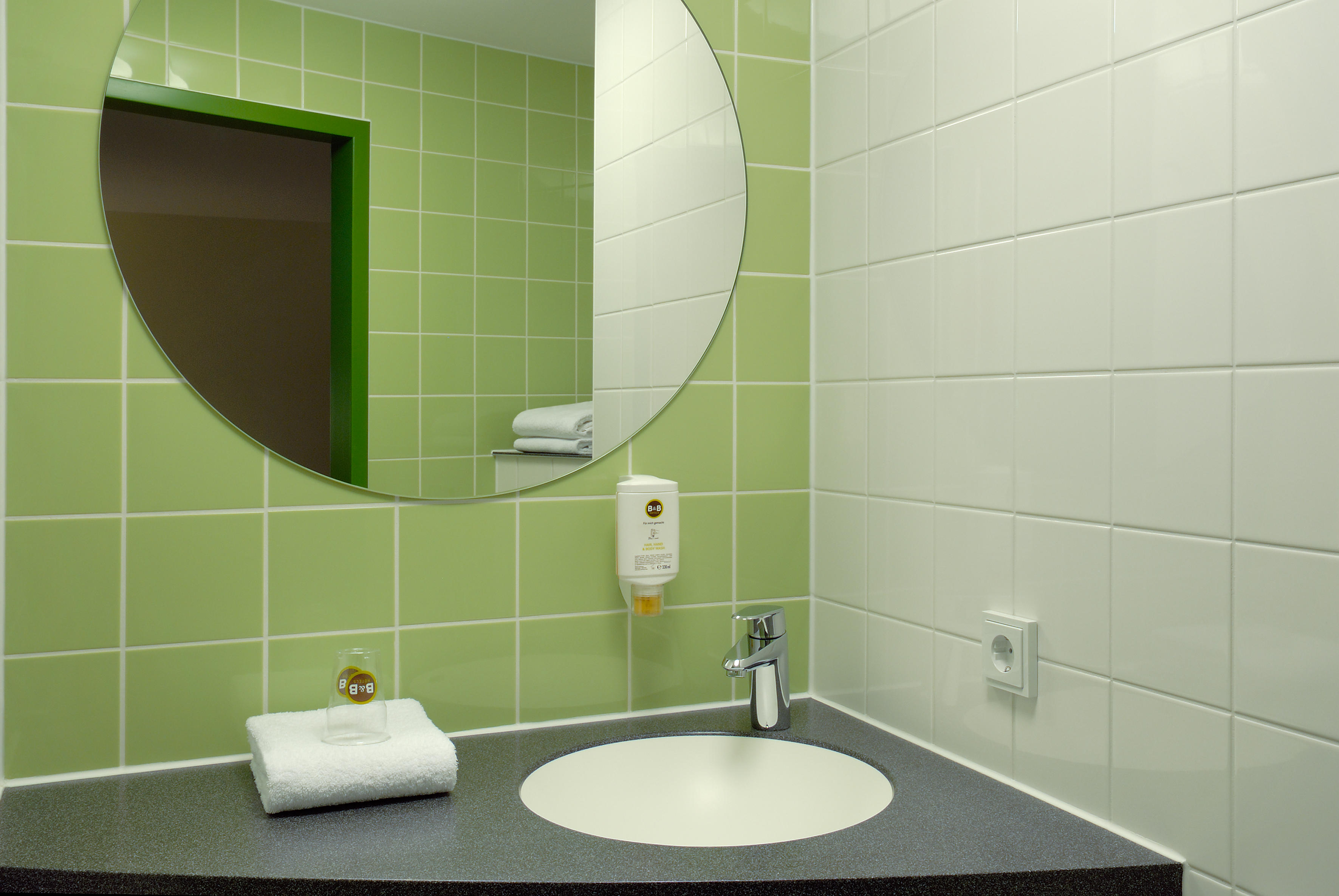 Bilder B&B Hotel Frankfurt-West