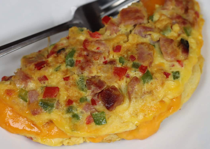 Mangú con western omelett