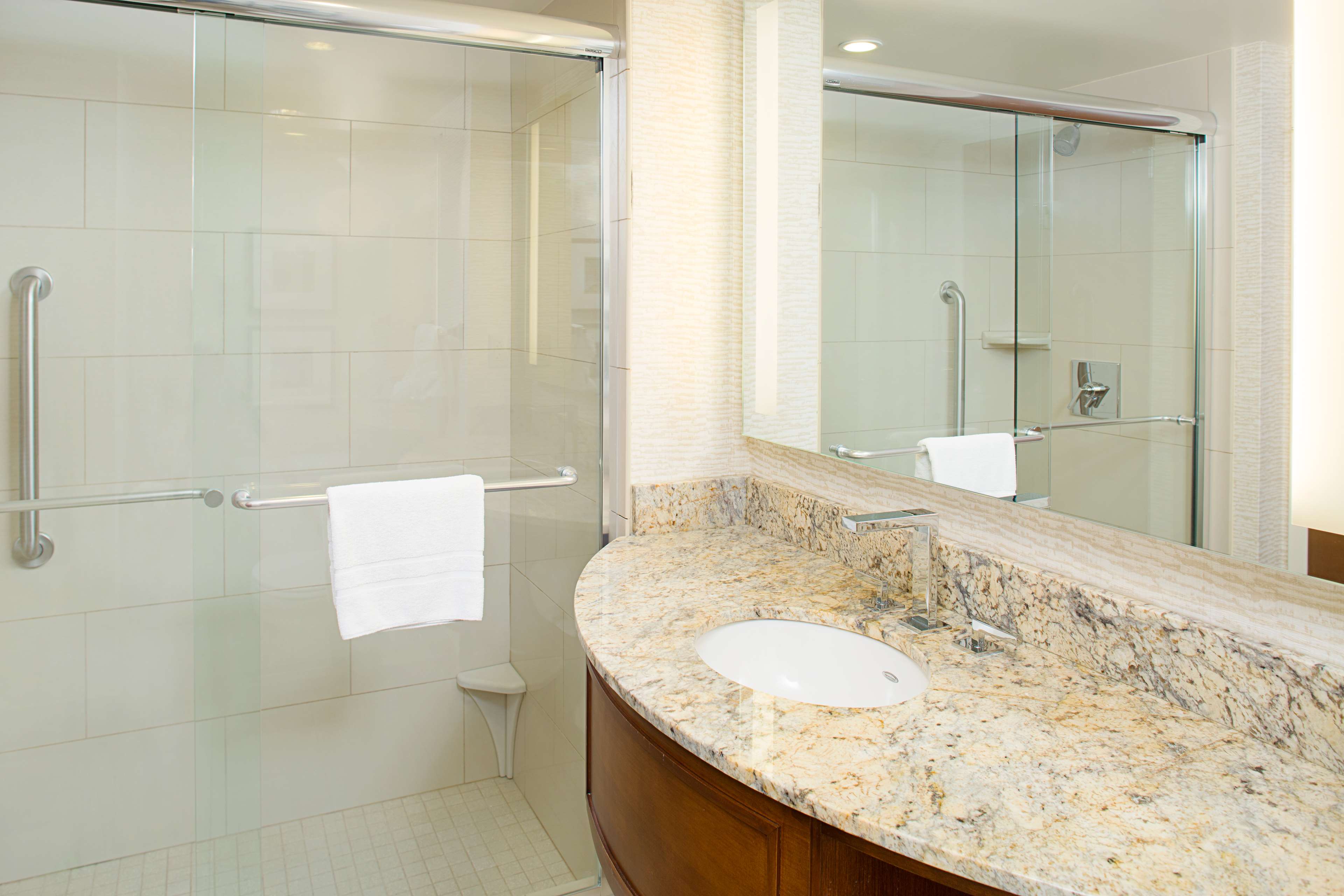 Guest room bath