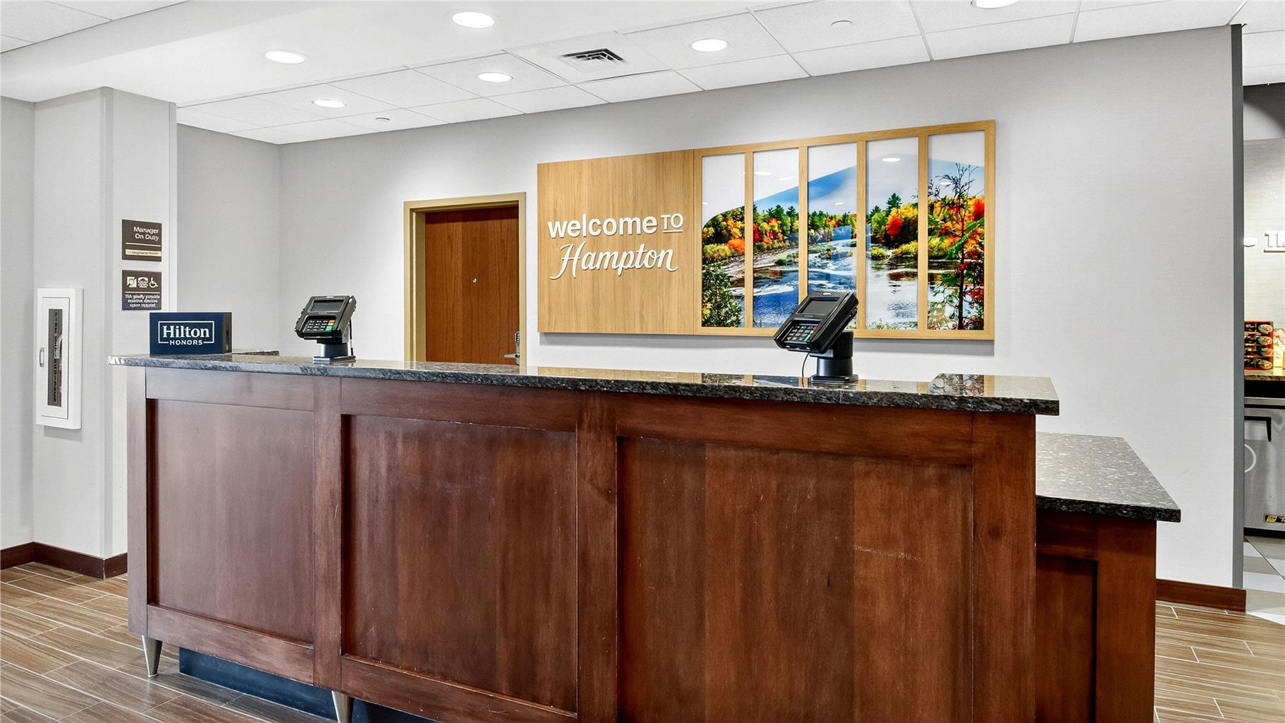 Hampton Inn & Suites Chippewa Falls Image