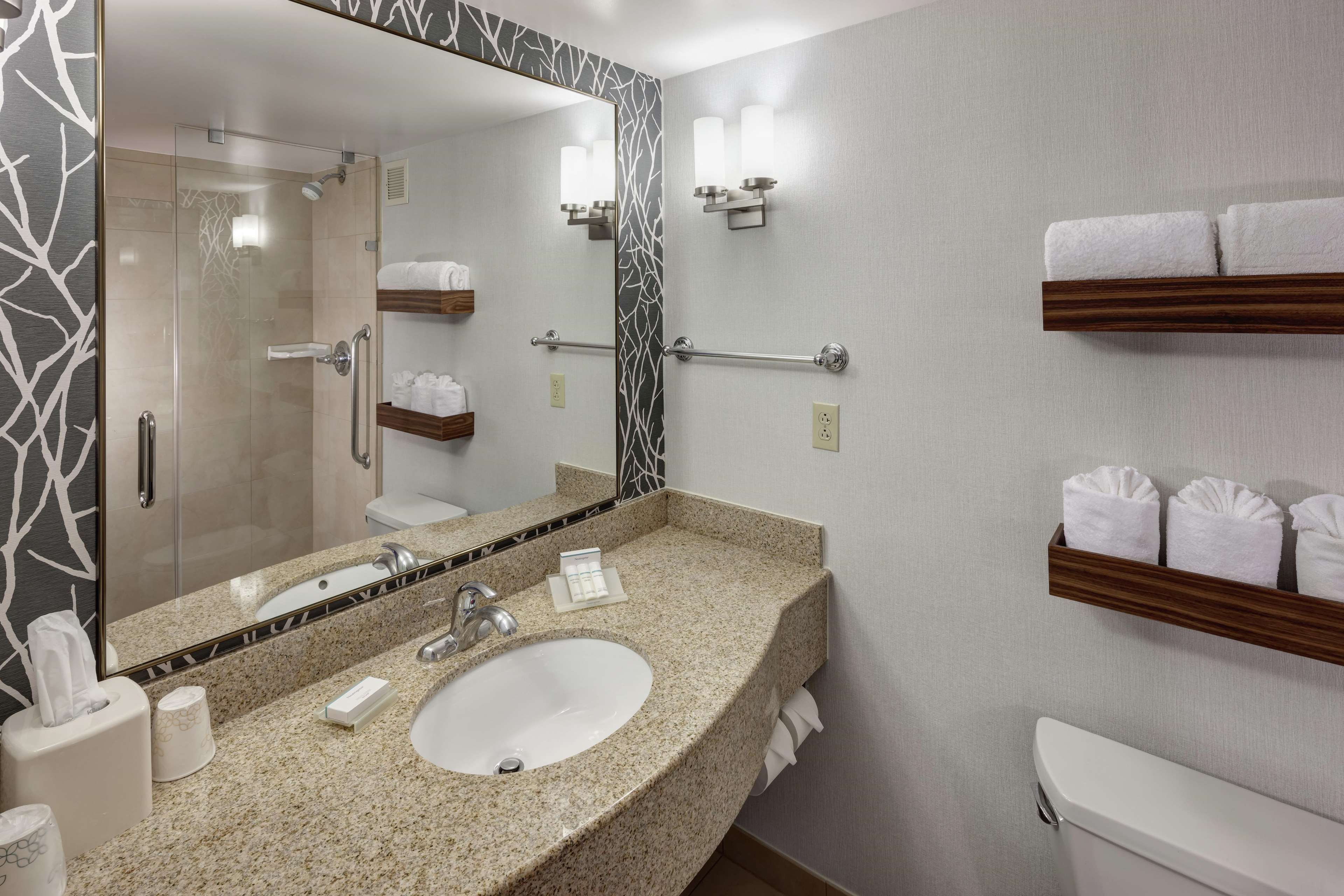 Hilton Garden Inn Naperville/Warrenville Photo