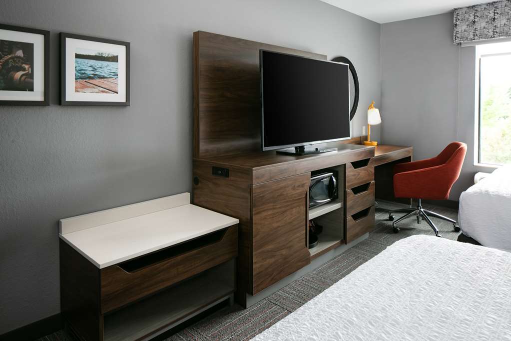 Hampton Inn & Suites by Hilton West Bend Image