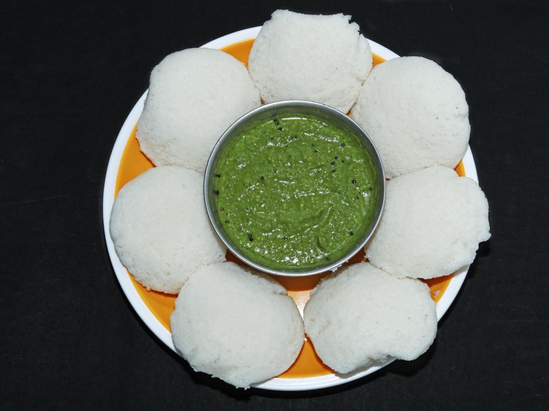 IDLY WITH CHUTNEY