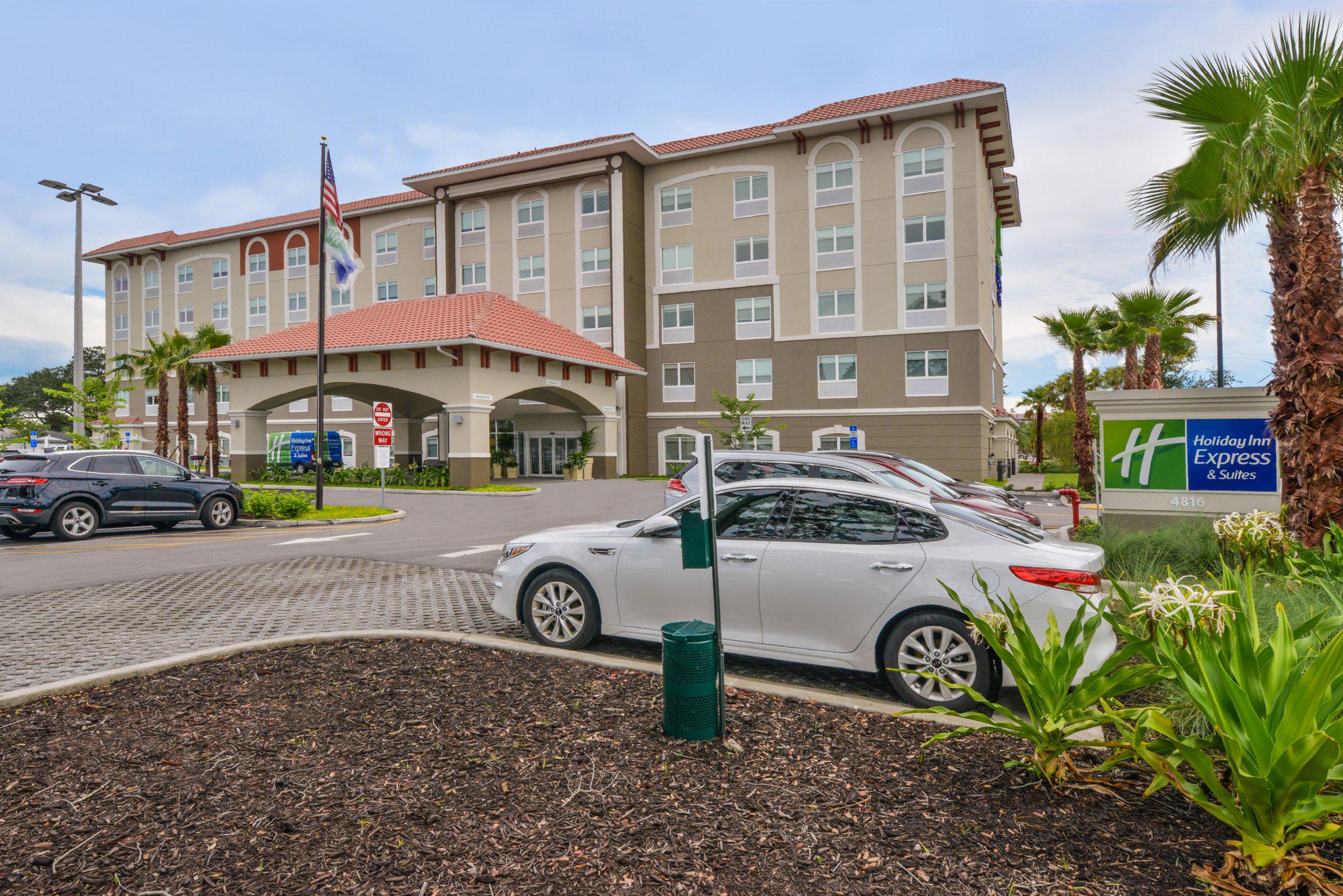 Holiday Inn Express & Suites St. Petersburg - Madeira Beach Photo