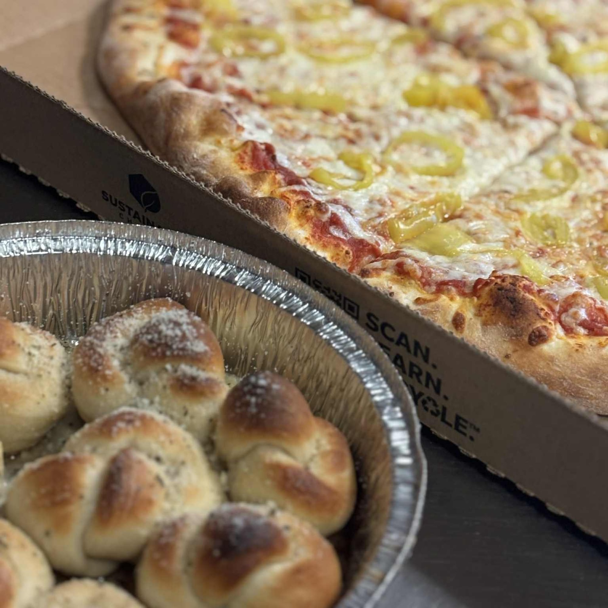 Pizza & Knots