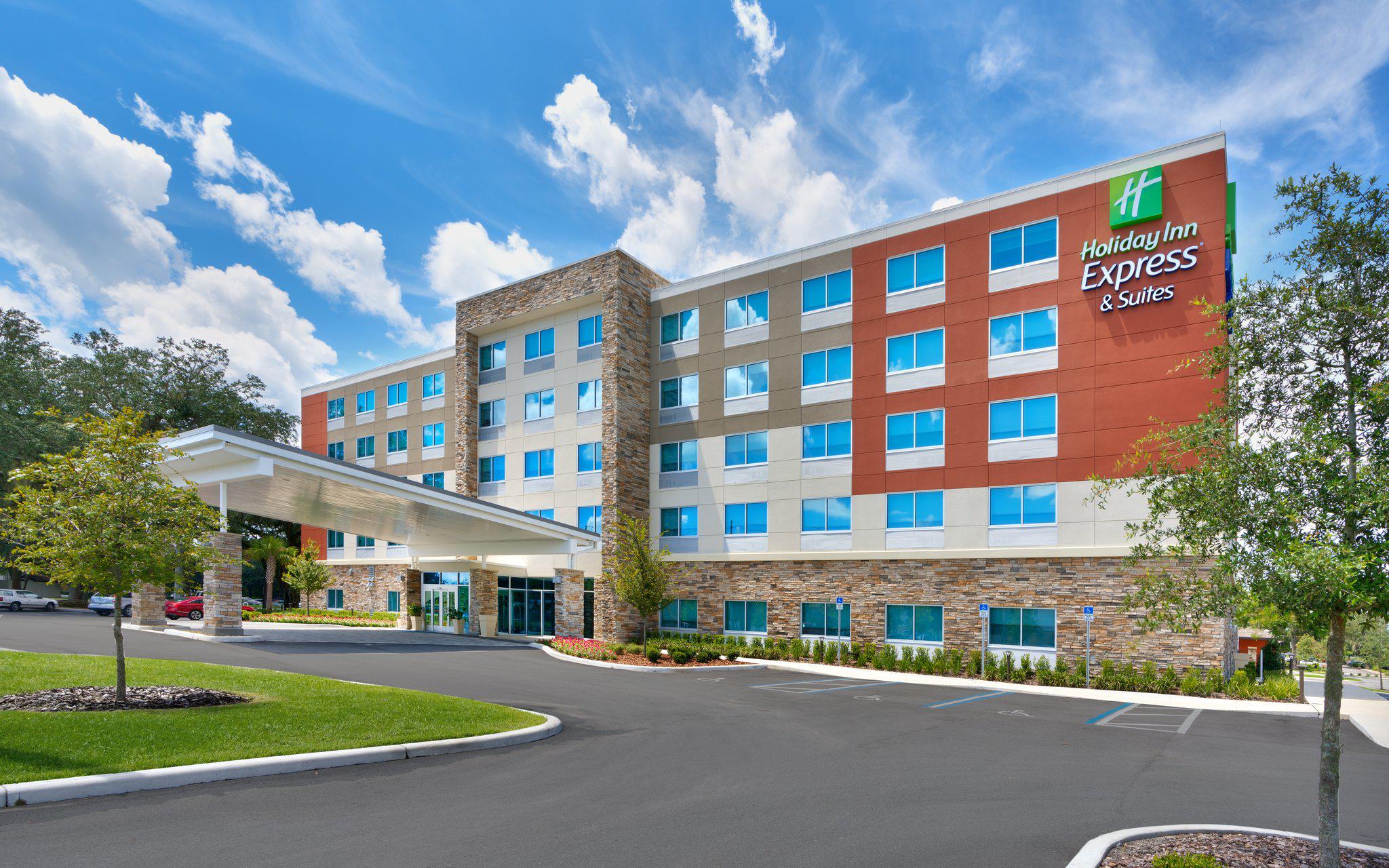 Holiday Inn Express & Suites Gainesville I-75 Photo