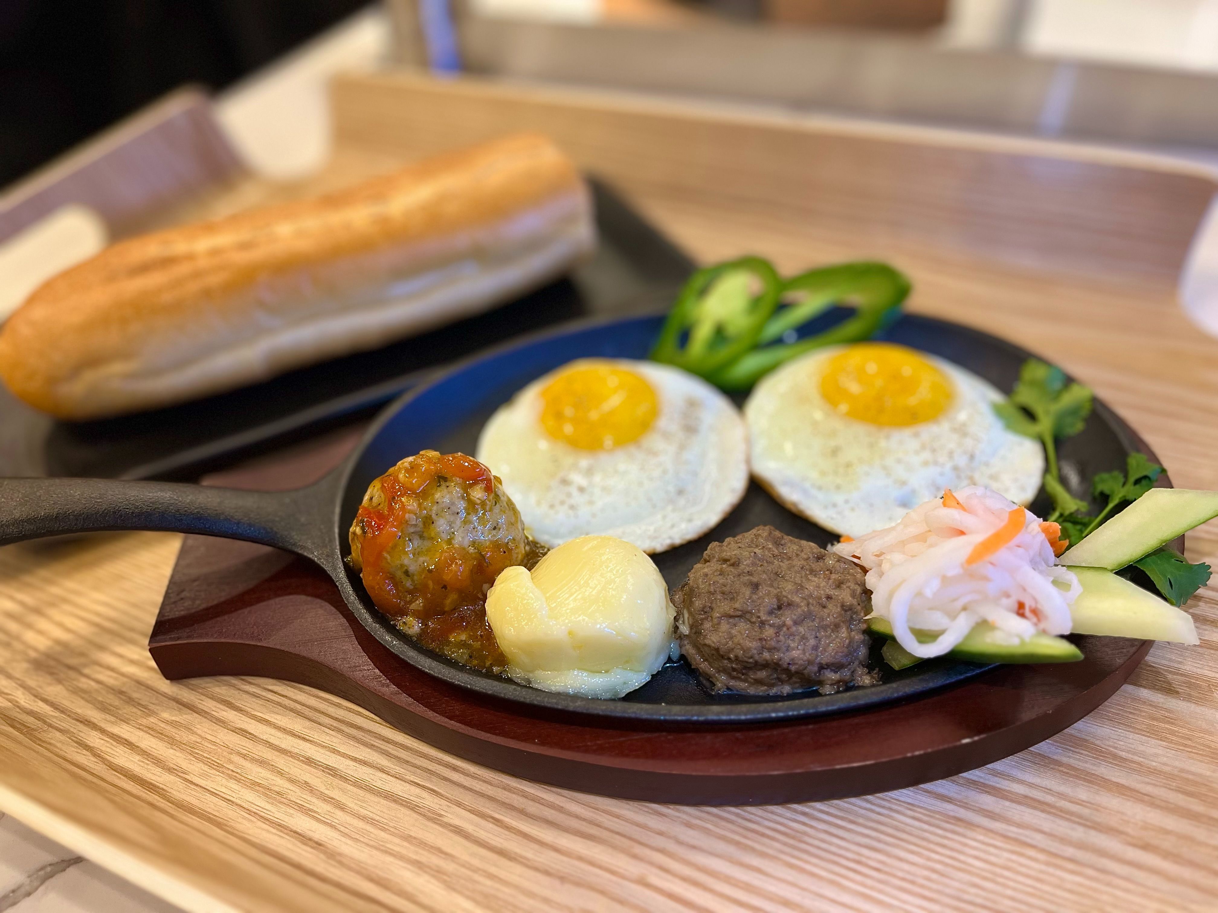 Banh Mi 2-Eggs Grand (Ốp La 2 Trứng, Pate, Bơ, Xíu Mại)